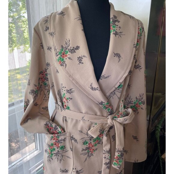 Vintage 70s house dress, light taupe with orange and green floral, light weight - Picture 7 of 9